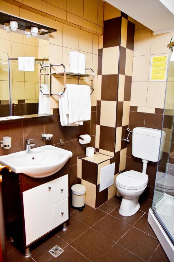 Delta Est Hotel & Restaurant Сулина Екстериор снимка