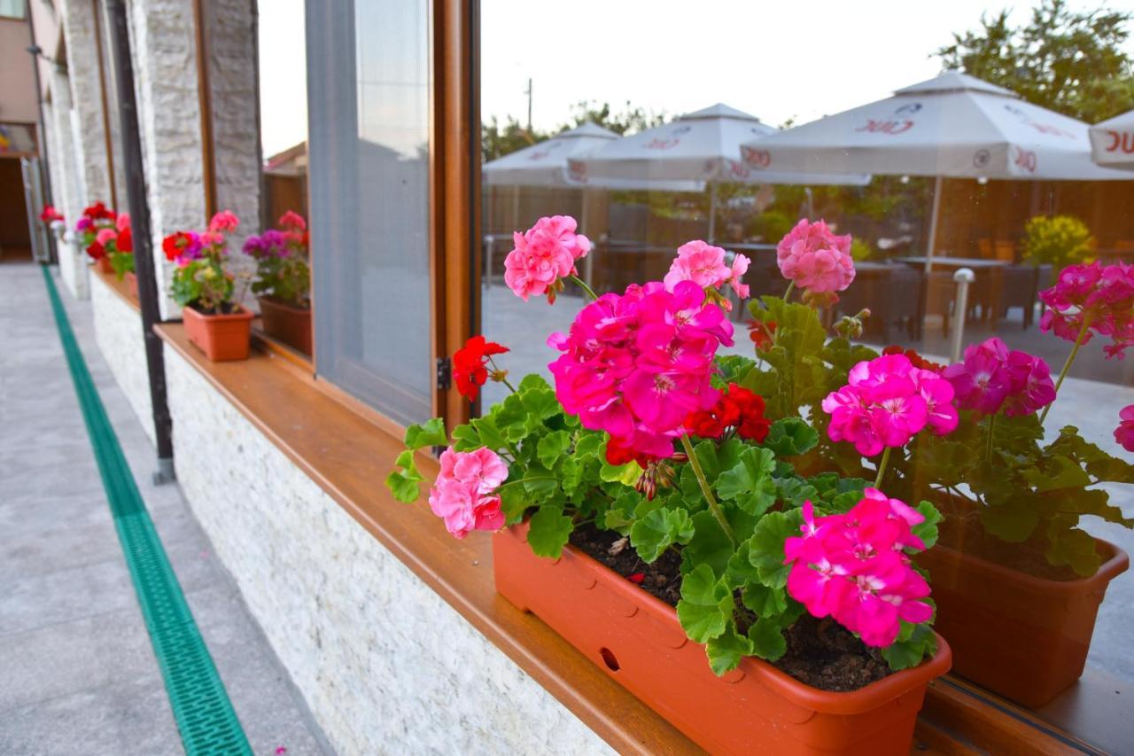 Delta Est Hotel & Restaurant Сулина Екстериор снимка