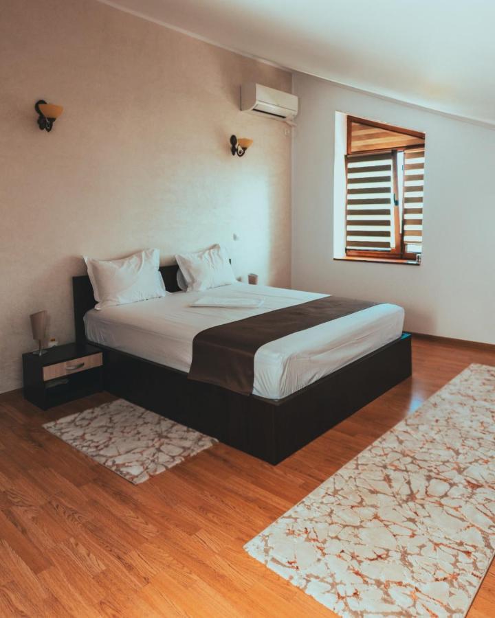 Delta Est Hotel & Restaurant Сулина Екстериор снимка