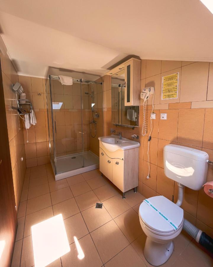 Delta Est Hotel & Restaurant Сулина Екстериор снимка