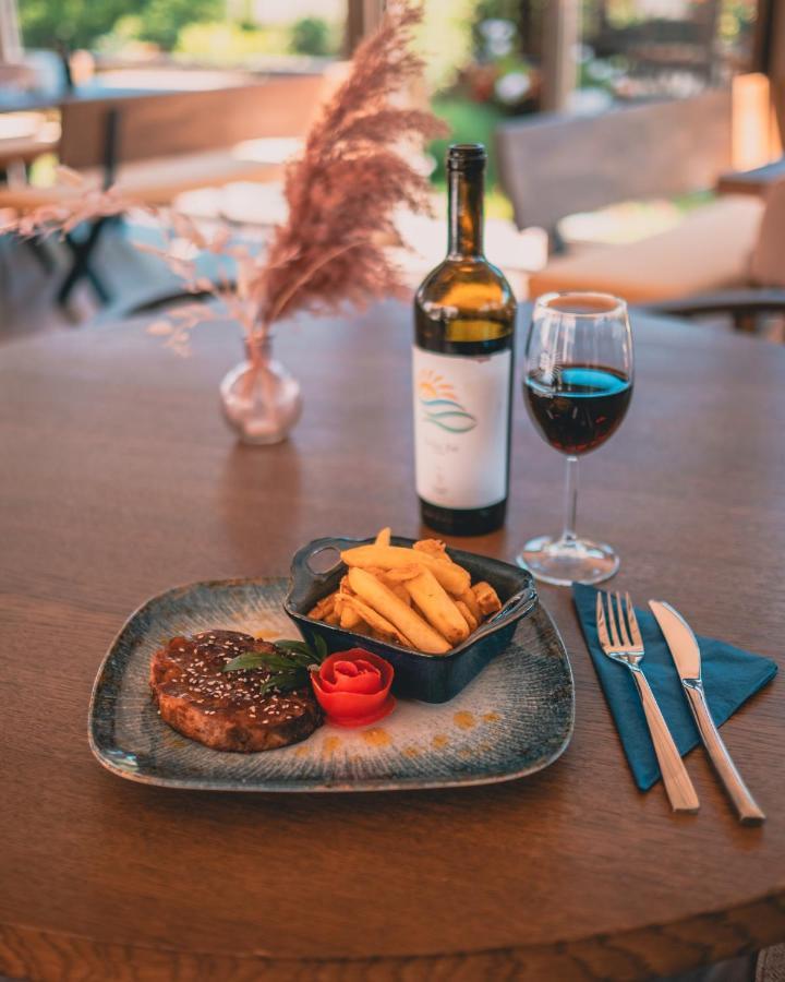 Delta Est Hotel & Restaurant Сулина Екстериор снимка