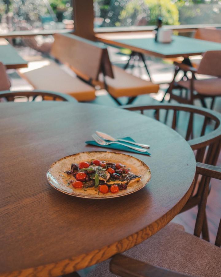 Delta Est Hotel & Restaurant Сулина Екстериор снимка