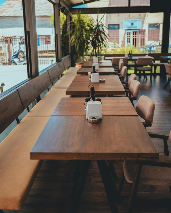 Delta Est Hotel & Restaurant Сулина Екстериор снимка