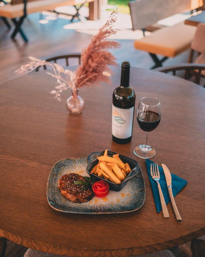 Delta Est Hotel & Restaurant Сулина Екстериор снимка